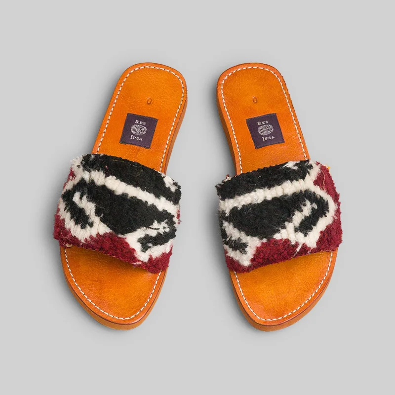 Printed pattern Rug Sandal Size 10