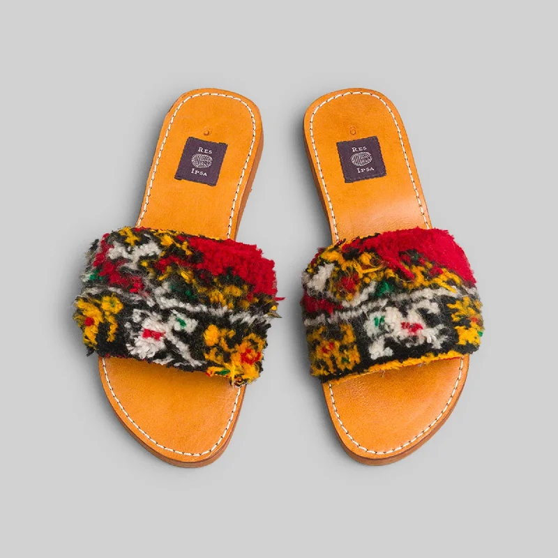 Bottom And Versatile Rug Sandal Size 9