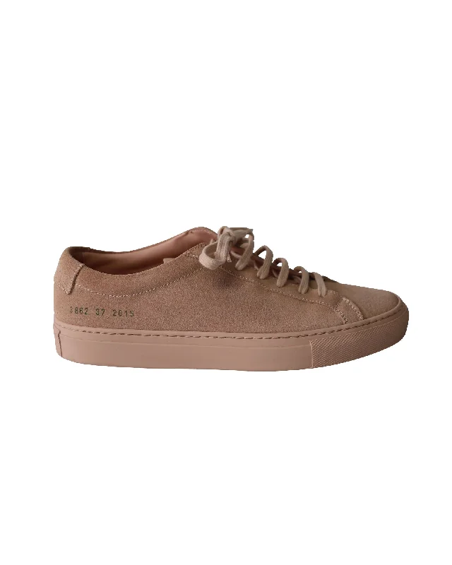 Hooded design Common Projects Achilles Low Sneakers in Peach Suede