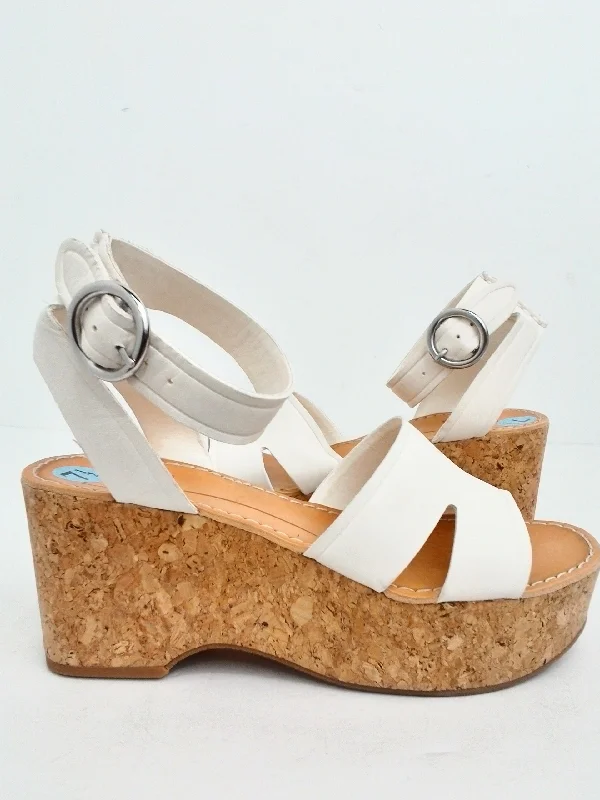 Ultra-lightweight Dolce Vita Women's White Platform Sandals Size 7.5