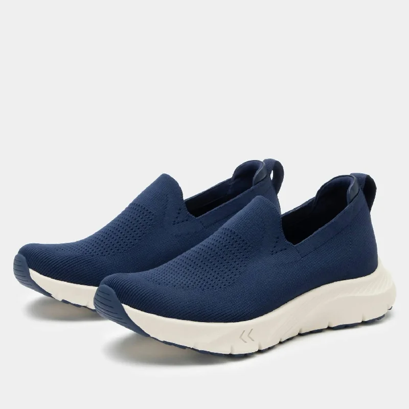 Elegant Tailoring Women's Waze Ultra-Lightweight Athletic Sneaker In Navy