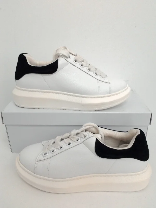 Lazy Style Steve Madden Women's leather fashion snekears size 6M