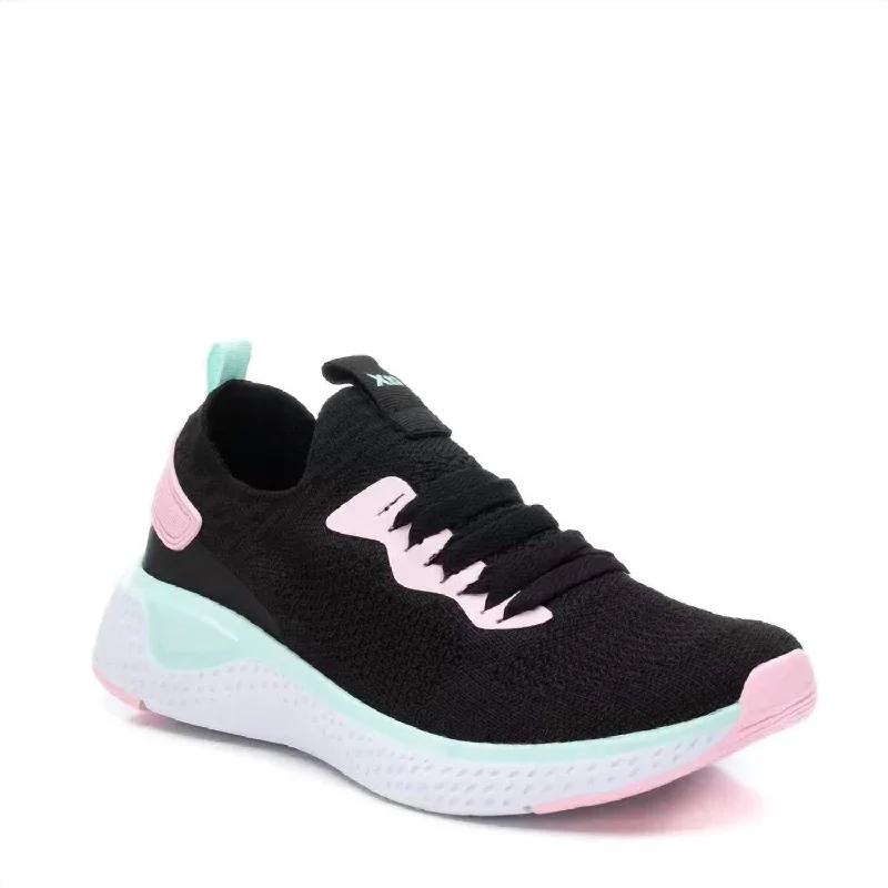 Sports Fitness Style Women's Lace-Up Sneakers In Black