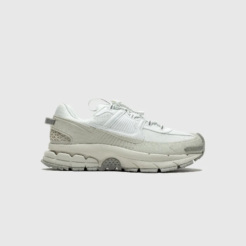 Trendy and versatile ZOOM VOMERO ROAM "LIGHT BONE"