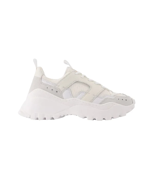 Elegant And Noble New Lucky 9 Sneakers in White Leather