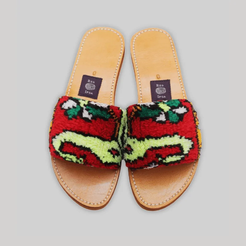 Stunning Fashion Rug Sandal Size 10