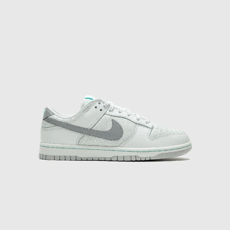 Classic style DUNK LOW RETRO SE "GLACIER ICE"