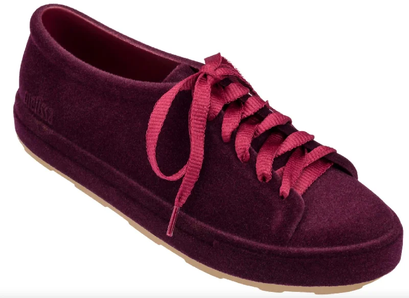 Relaxed And Casual Be Flocked Lace-Up Sneaker In Burgundy