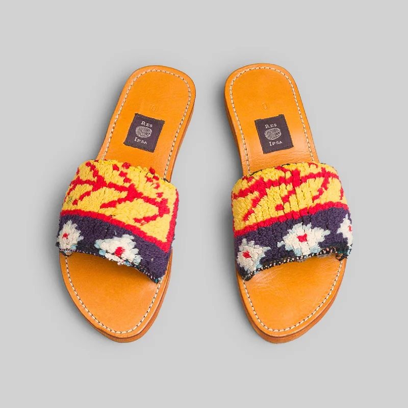 Amazing design Rug Sandal Size 10