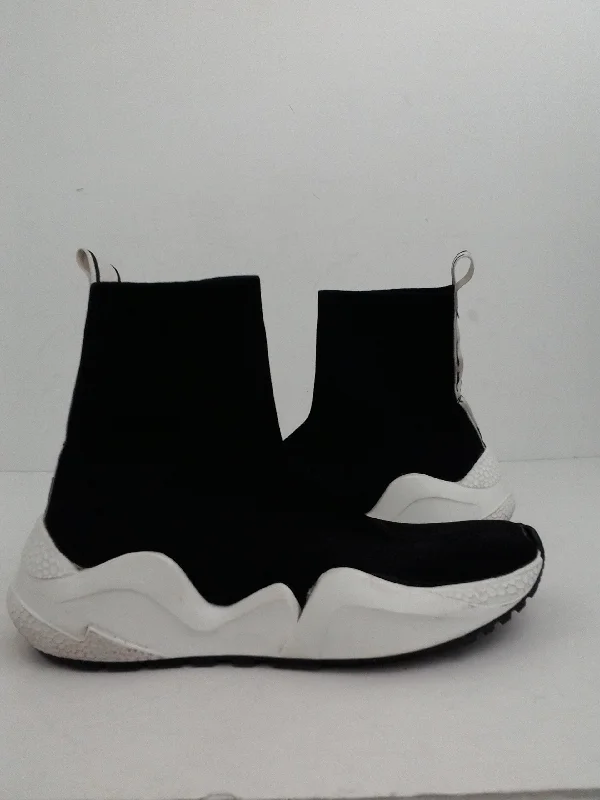 Street Show-off Style Kenneth Cole Women's Black Sneakers Size 7