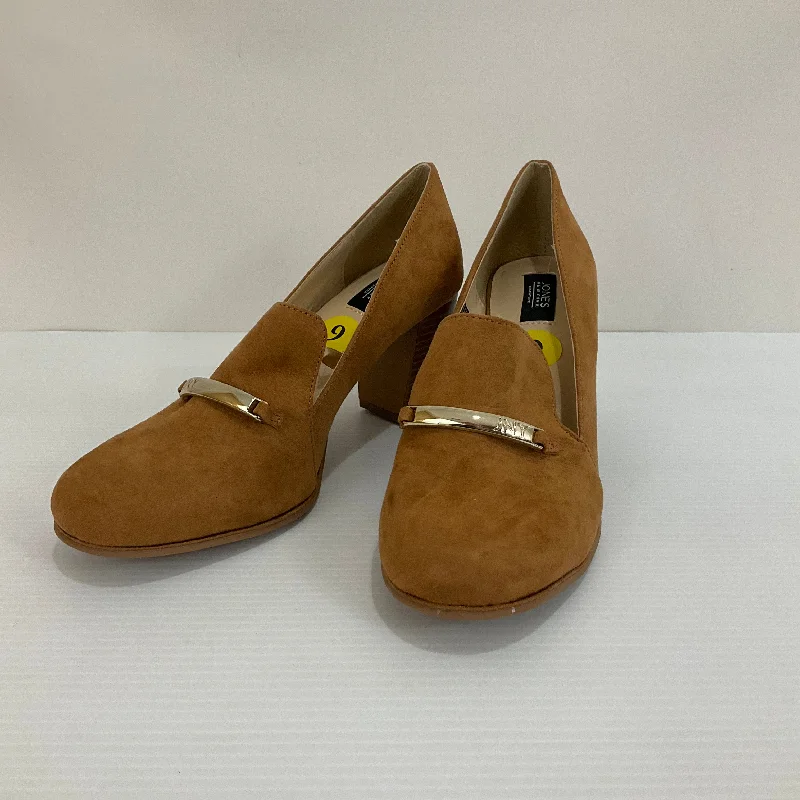 Sports Express Shoes Heels Block By Jones New York In Tan, Size: 9