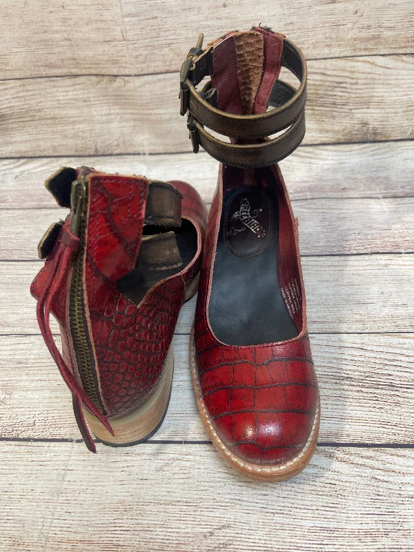Relaxed And Casual Shoes Heels Block By Freebird In Red, Size: 7