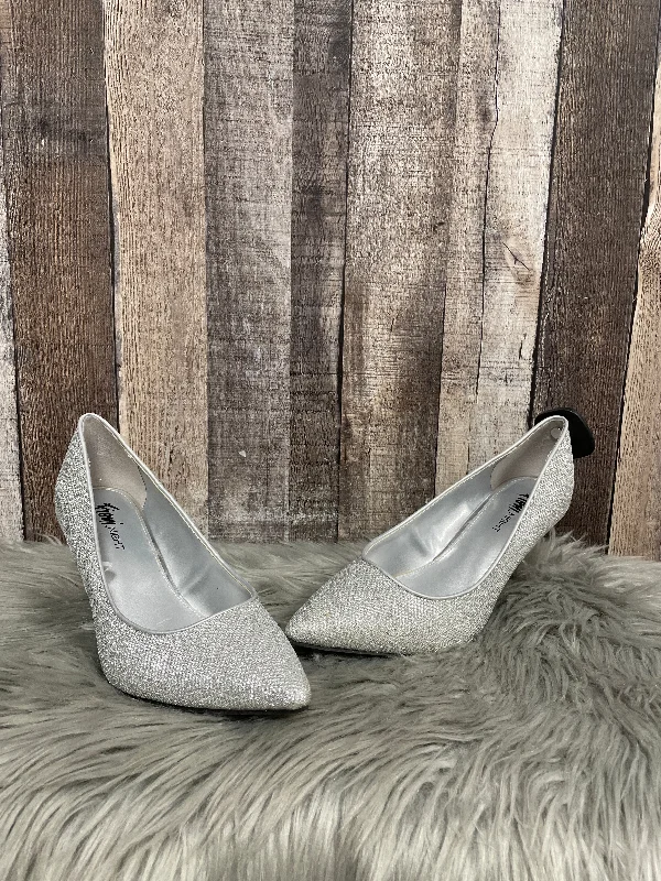Boutique style Shoes Heels Stiletto By Fioni In Silver, Size: 9.5