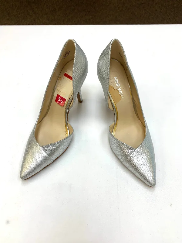 Fashionable and casual Shoes Heels Stiletto By Nine West In Silver, Size: 5.5
