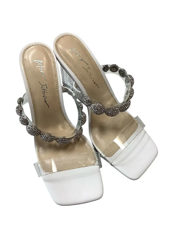 Loose Fit Shoes Heels Block By Betsey Johnson In White, Size: 8