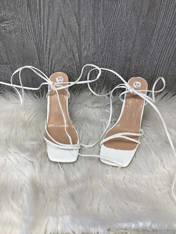 Advanced Customization Shoes Heels Block By Clothes Mentor In White, Size: 7.5