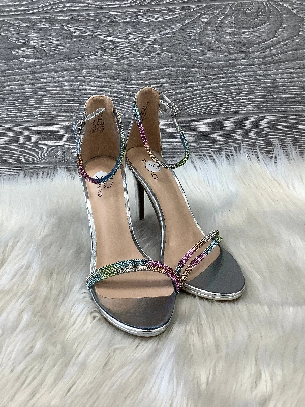 Trendy Items Shoes Heels Stiletto By Clothes Mentor In Grey, Size: 7