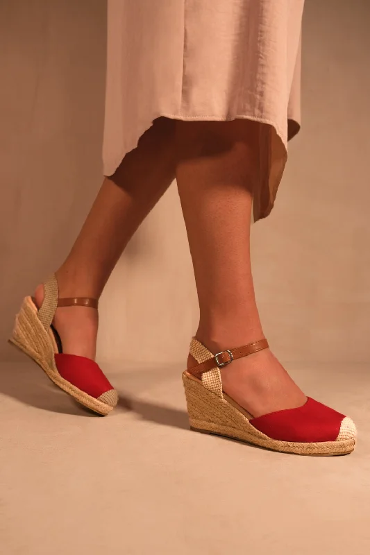 Sports Jacket BLAKELY LOW WEDGE ESPADRILLE SANDALS WITH CLOSE TOE IN RED