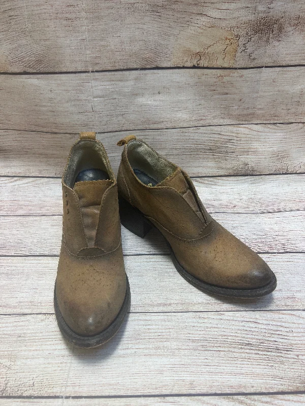 Skirt style Shoes Heels Block By Freebird In Tan, Size: 7
