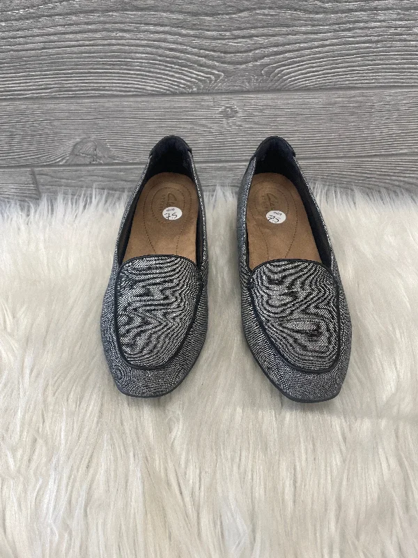 Letter embroidery Shoes Heels Block By Clarks In Grey, Size: 7.5