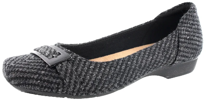 Dynamic Fashion Clarks Womens Blanche West Dress Flats with Arch Support