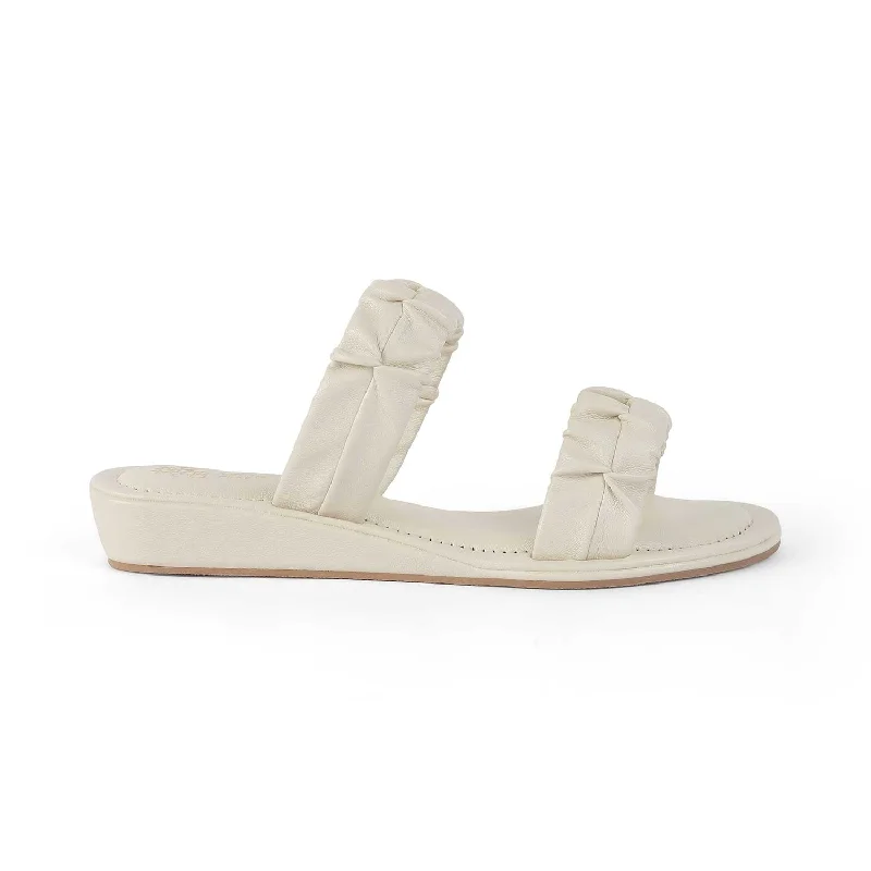 Short skirt design Tresmode Belo Beige Women's Casual Flats