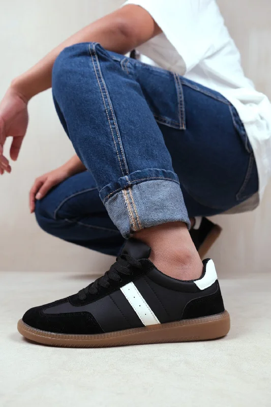 Trendy Items PACE CONTRAST PANEL LACE UP GUM SOLE TRAINERS IN BLACK